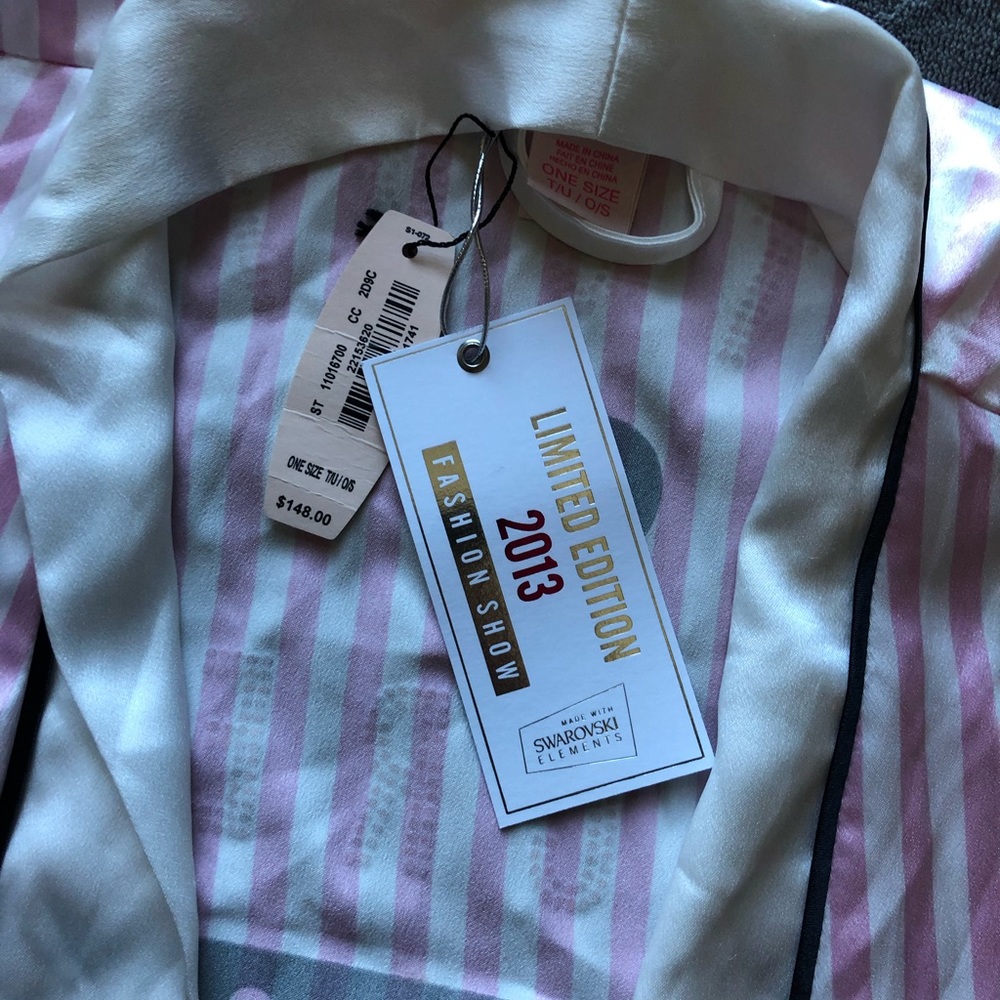 Victoria Secret 2013 Fashion Show Robe